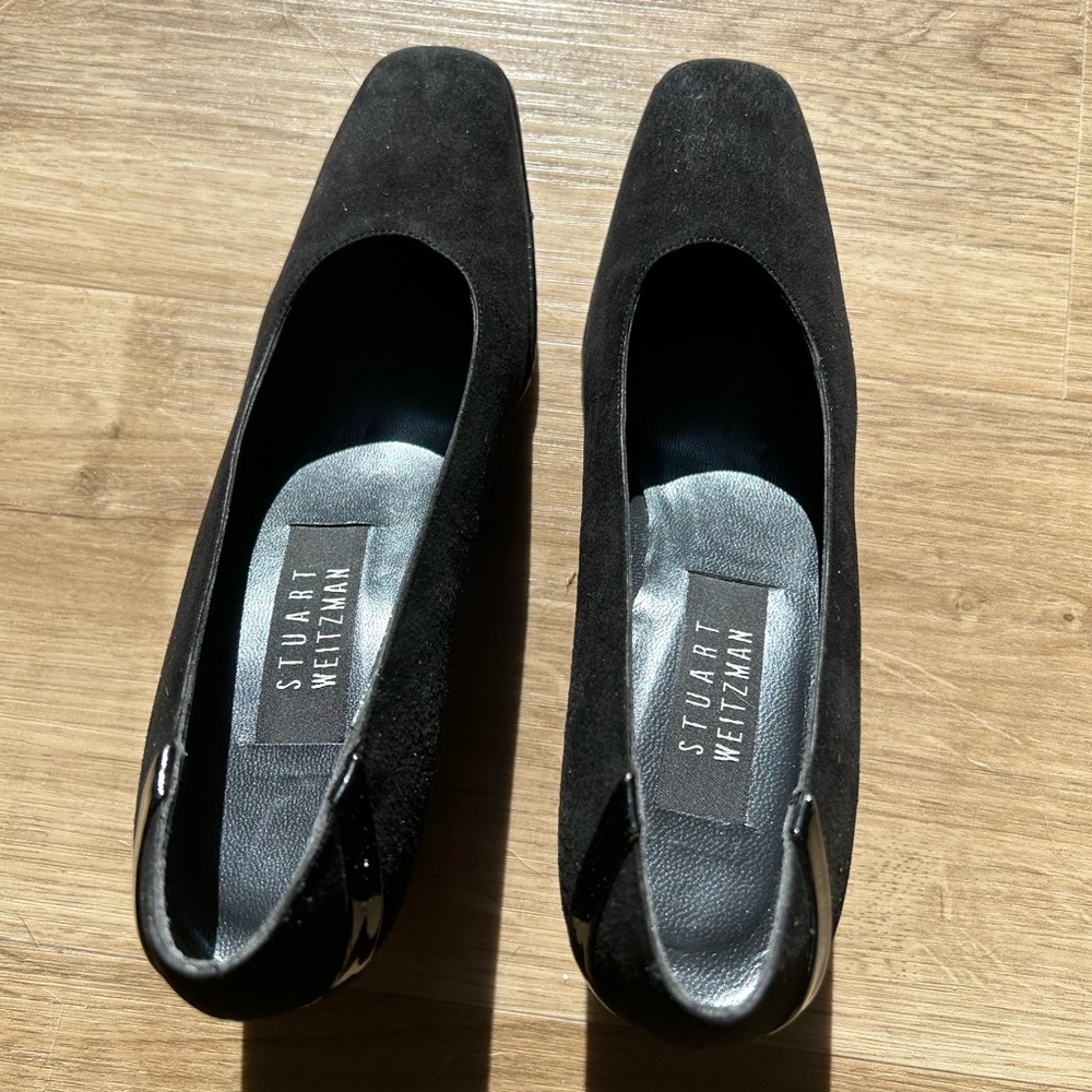 STUART Weitzman Pumps. Leather sole. Black Suede Shoes Patent Heel Design